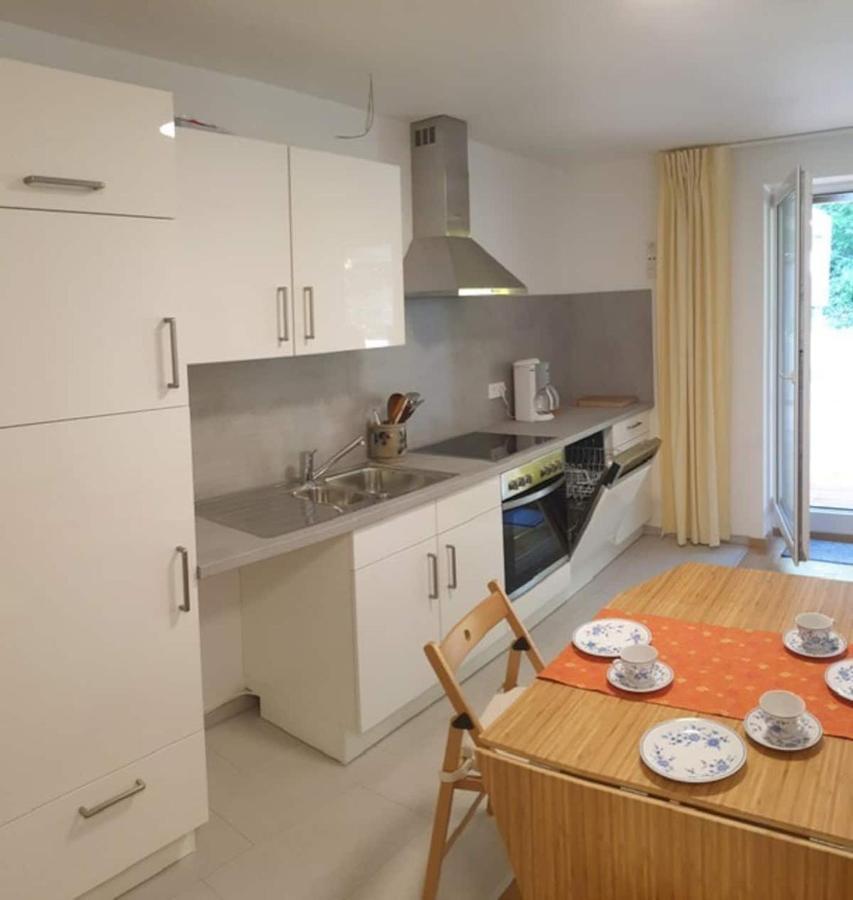Moderne Wohnung mit Studio in Bauernhausscheune am See Biersdorf Exterior foto